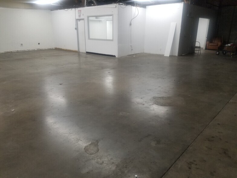 More Photos Of 620 S Clarence St, Los Angeles Manufacturing For Lease