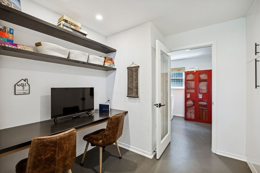 More Photos Of 10130 Billy Mitchell, McKinney Specialty For Sale