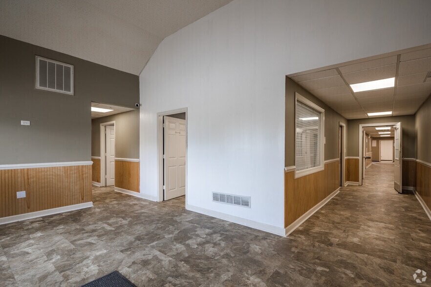 More Photos Of 13031 Veterans Memorial Hwy, Douglasville Warehouse For Lease