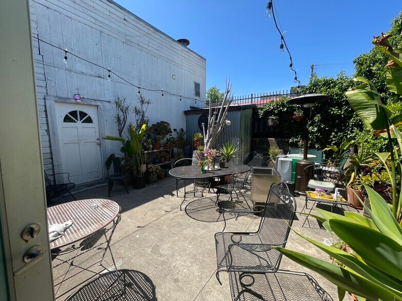 More Photos Of 5526 Martin Luther King Jr Way, Oakland Storefront For Sale