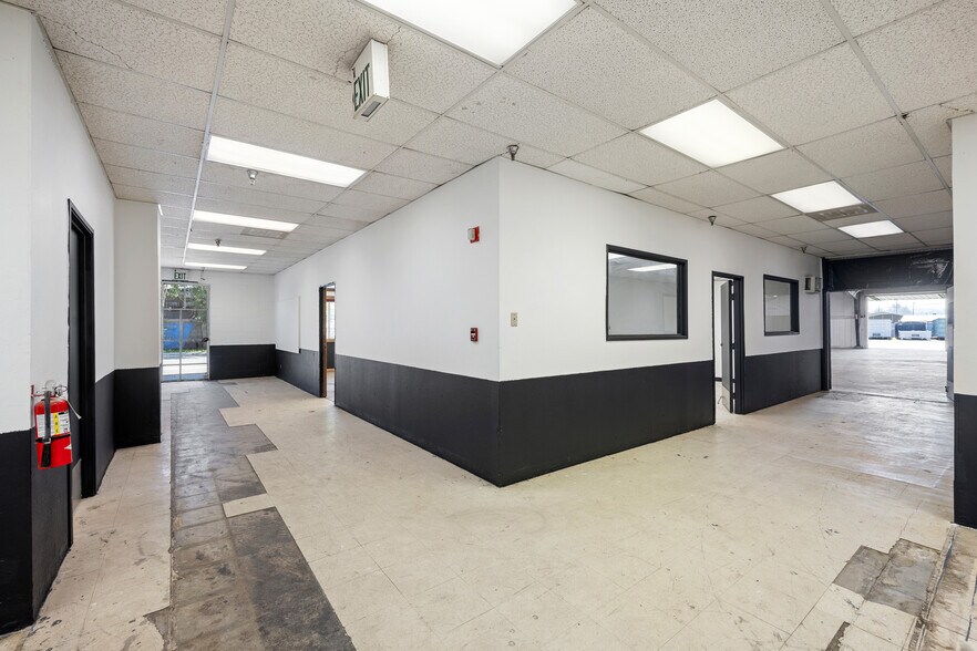 More Photos Of 1570 W Mission Blvd, Pomona Manufacturing For Lease