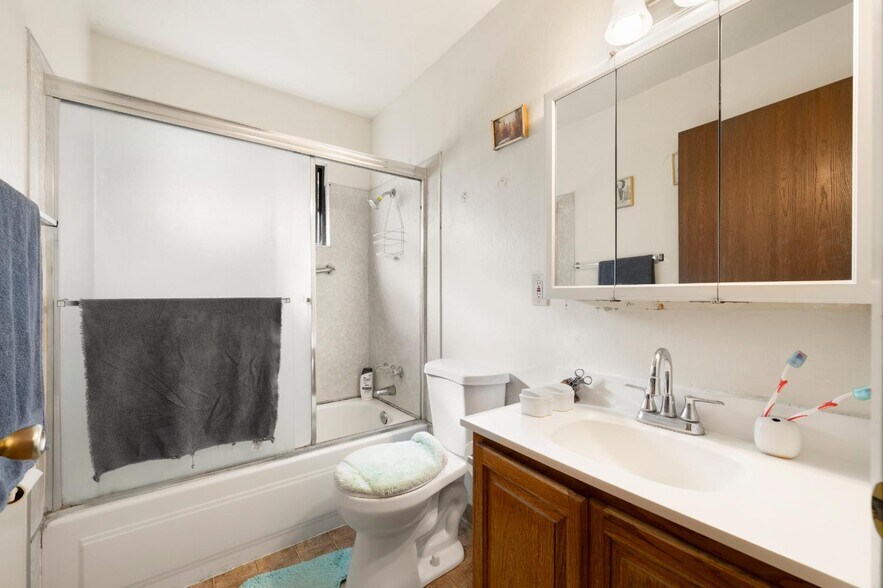 More Photos Of 5743 Woodleigh Dr, Carmichael Multifamily For Sale
