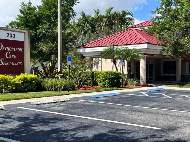 More Photos Of 733 Us-1, North Palm Beach Medical For Sale