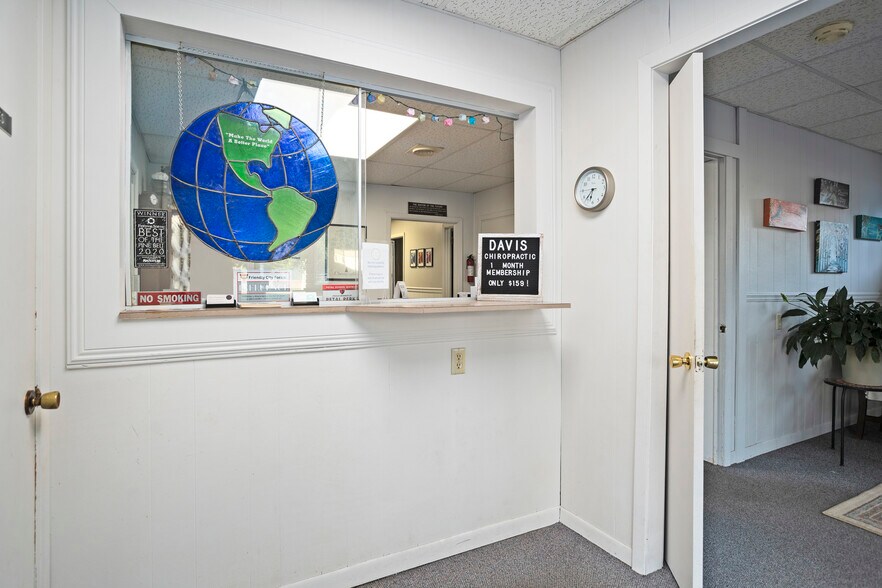 More Photos Of 130 N Main St, Petal Medical For Sale