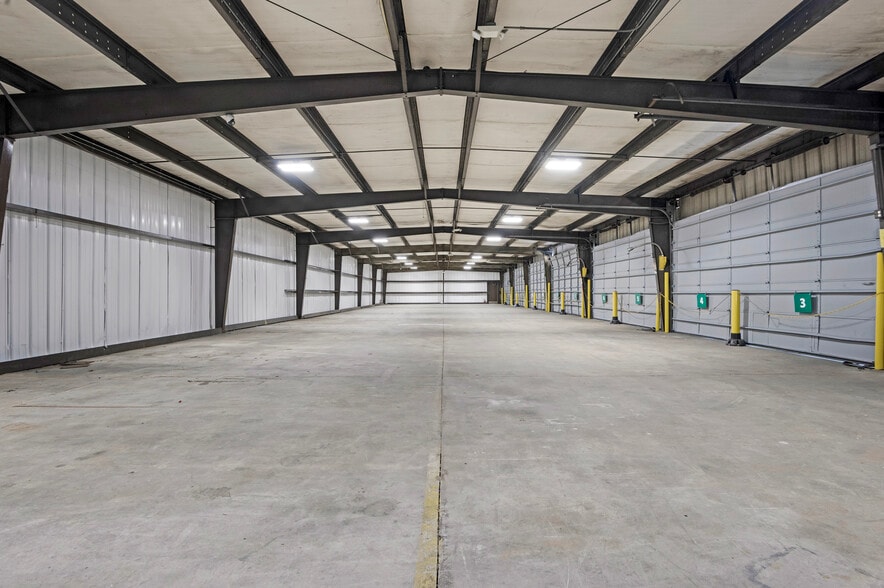 More Photos Of 161 Center St, Jacksonville Truck Terminal For Lease