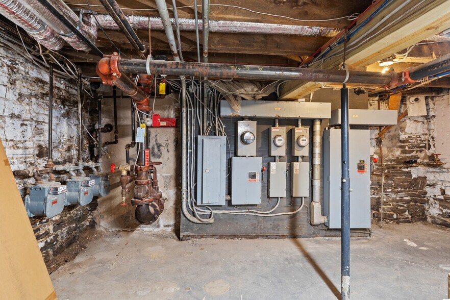 More Photos Of 317 W Fayette St, Syracuse Storefront Retail Office For Sale