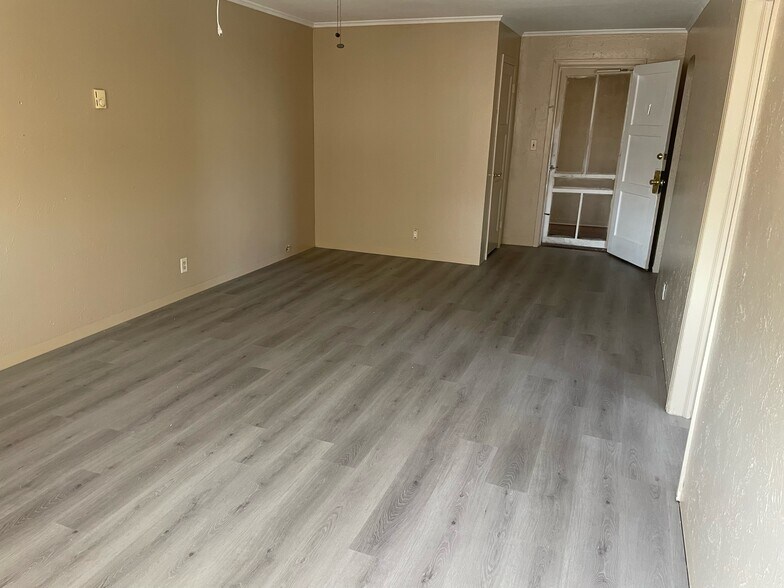 More Photos Of 42 Downtown Plz, Fairmont Apartments For Sale