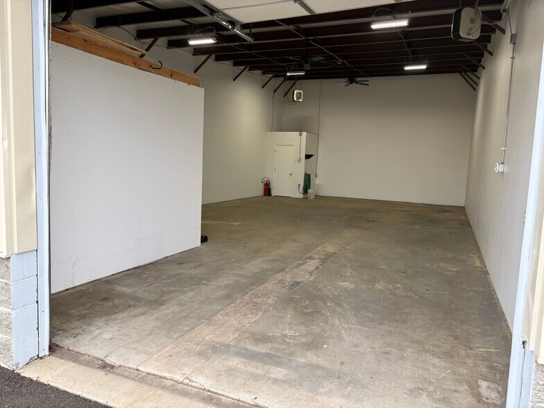 More Photos Of 151 Discovery Dr, Colmar Light Distribution For Lease