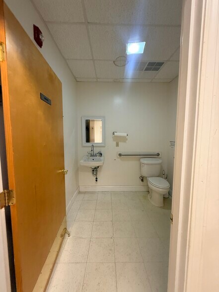 More Photos Of 97 Lafayette Rd, Hampton Falls Storefront For Lease