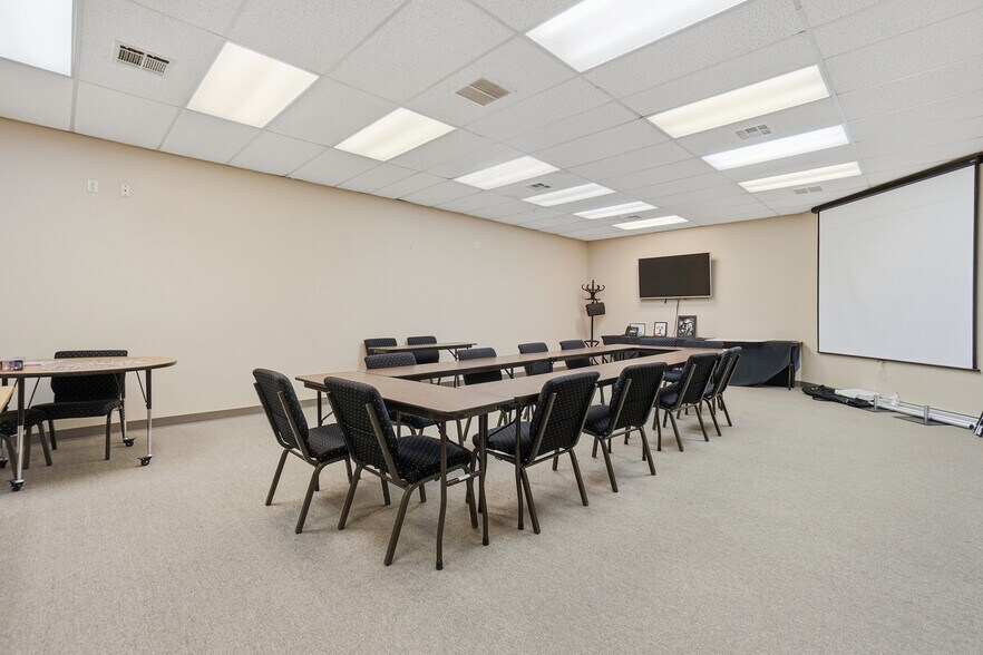 More Photos Of 317 SW C Ave, Lawton Office For Lease
