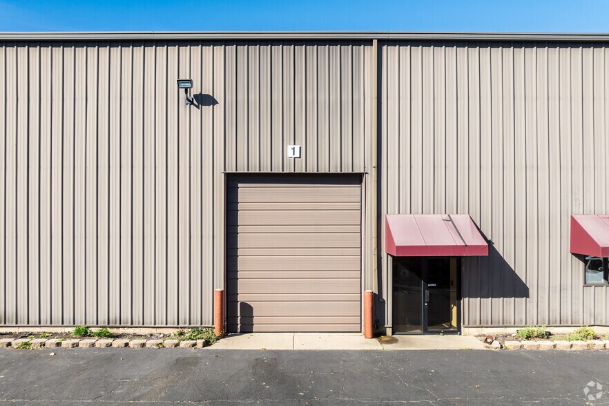 More Photos Of 8550 Ridgefield Rd, Crystal Lake Warehouse For Lease