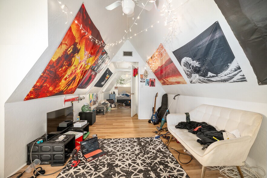 More Photos Of 949 SW 13th St, Gainesville Office Residential For Sale