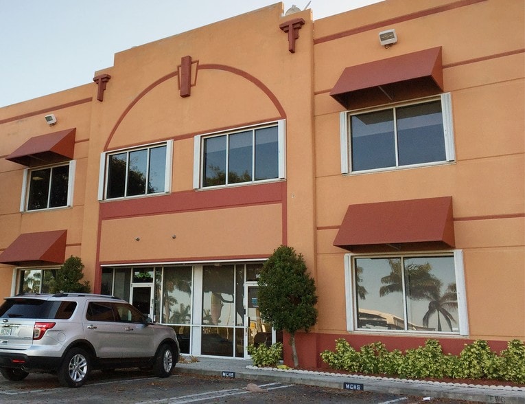 More Photos Of 9601-9667 NW 33rd St, Miami Service For Lease