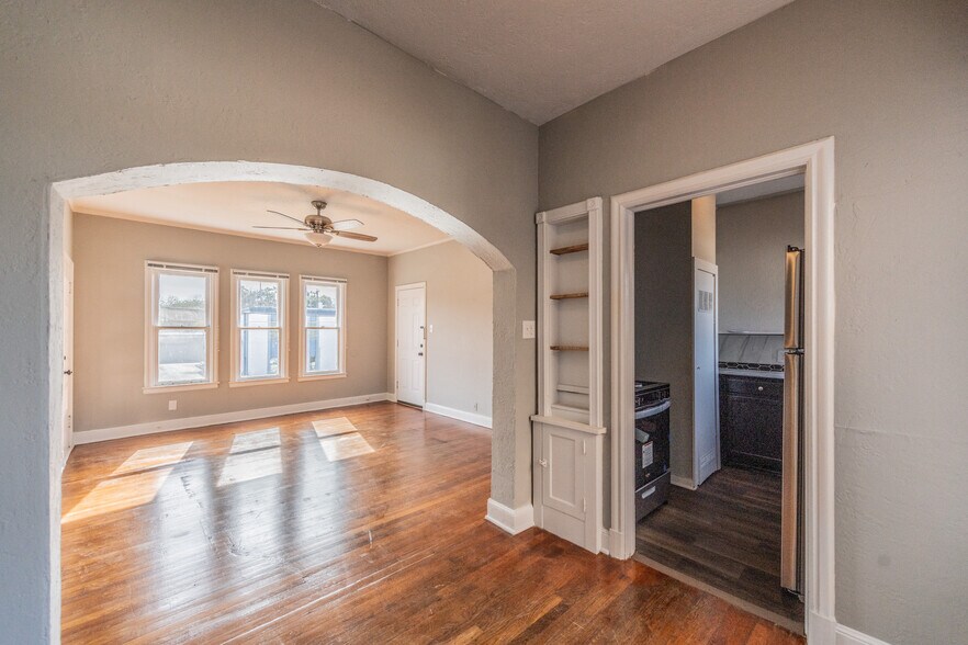 More Photos Of 403 W Hollywood Ave, San Antonio Apartments For Sale