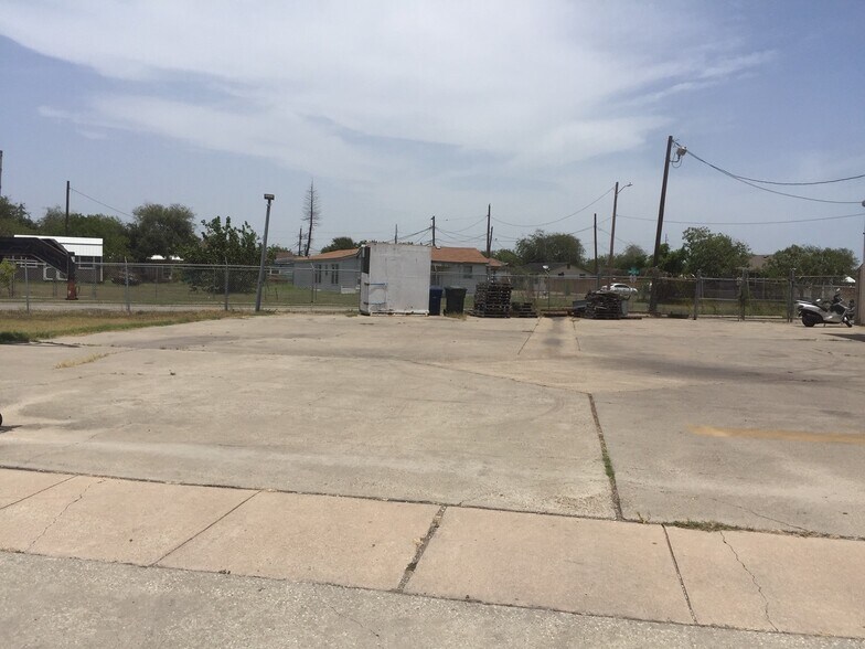 More Photos Of 1110 S Padre Island Dr, Corpus Christi Auto Dealership For Sale