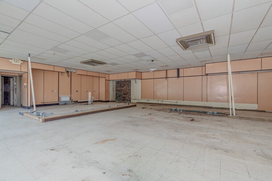 More Photos Of 2425 S Big Bend Blvd, Saint Louis Convenience Store For Sale