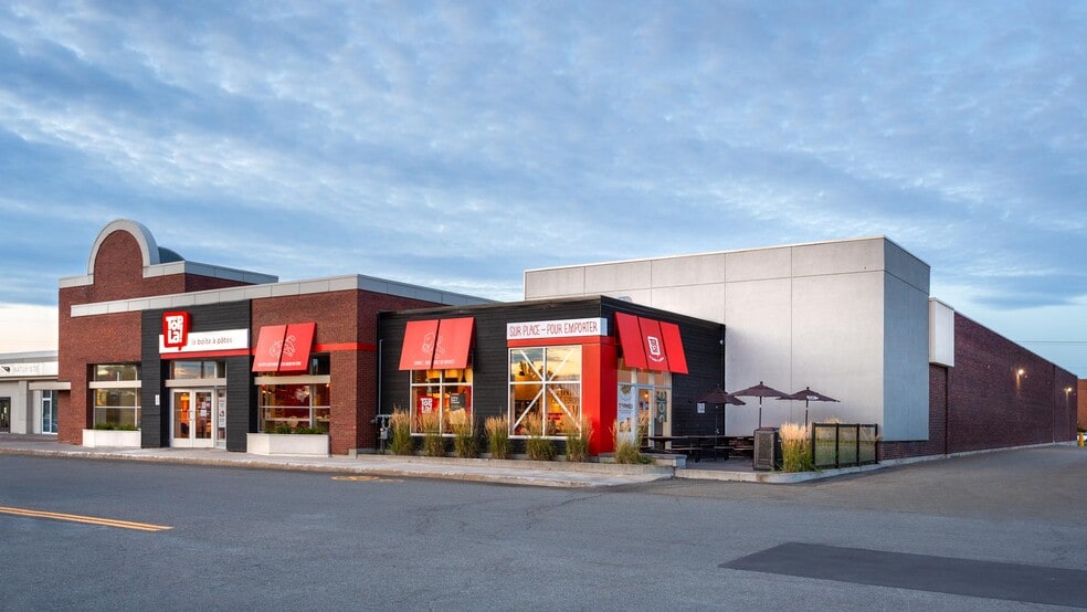 More Photos Of 9550 Boul De L'ormière, Québec General Retail For Lease