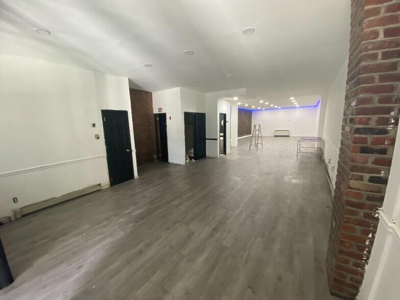 More Photos Of 223 Columbia St, Brooklyn Storefront Retail Residential For Lease