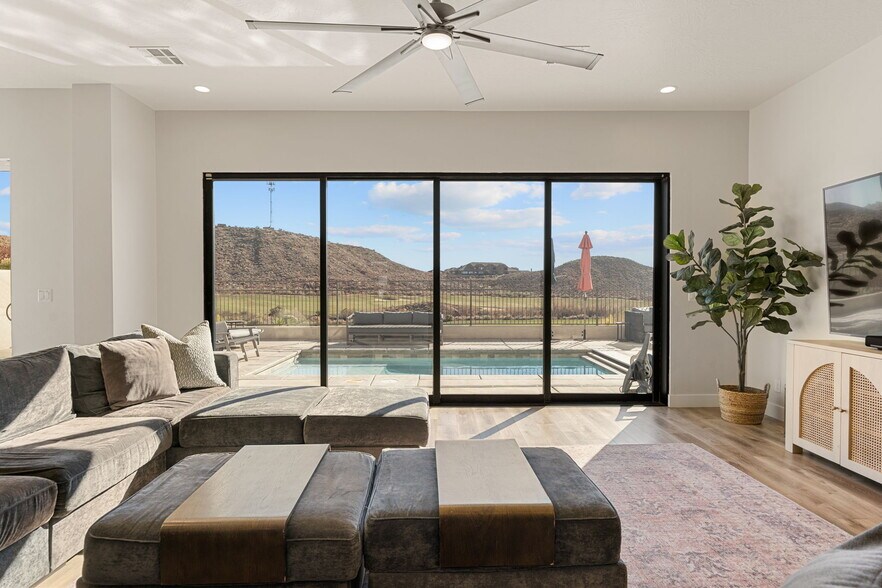 More Photos Of 2248 N Double Eagle Ln, Washington Specialty For Sale
