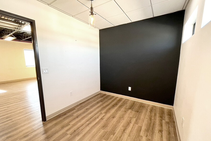 More Photos Of 1805 W Van Buren St, Phoenix Storefront Retail Office For Lease