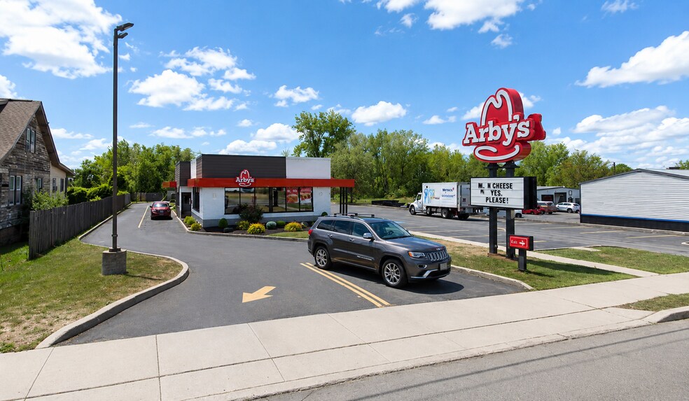 Primary Photo Of 5886 Rt-31, Clay Fast Food For Sale