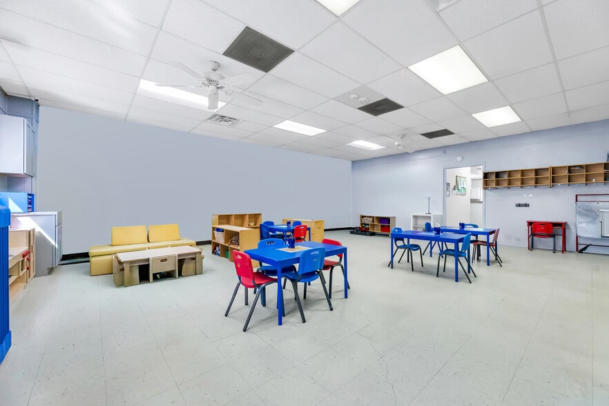 More Photos Of 306 W 24th St, Bryan Daycare Center For Sale