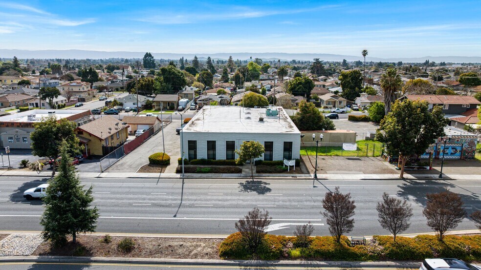 More Photos Of 33641 Mission Blvd, Union City Freestanding For Sale