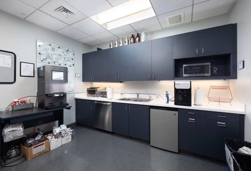 More Photos Of 6144 Calle Real, Goleta Office For Lease