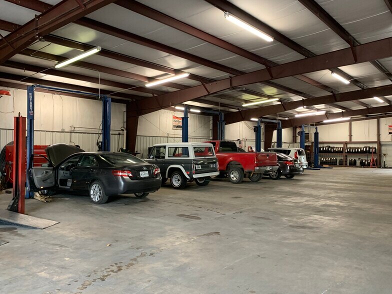 More Photos Of 1510 Washington St, Commerce Auto Repair For Lease