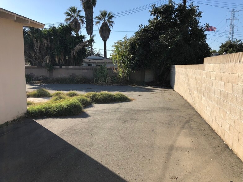 More Photos Of 1645 S Euclid St, Anaheim Light Distribution For Sale