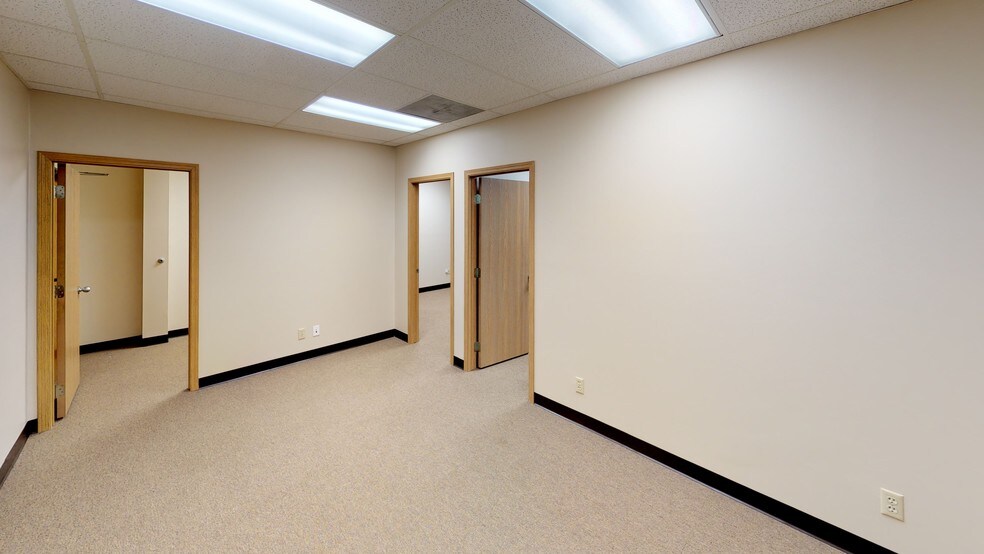 More Photos Of 110-114 S Rum River Dr, Princeton General Retail For Lease