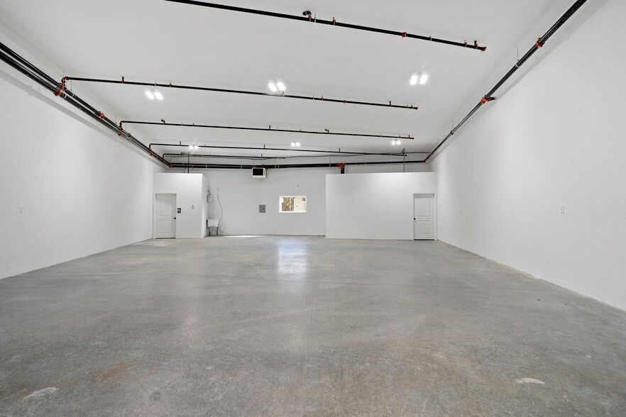 More Photos Of 46 Maple Ave, Schenectady Warehouse For Lease