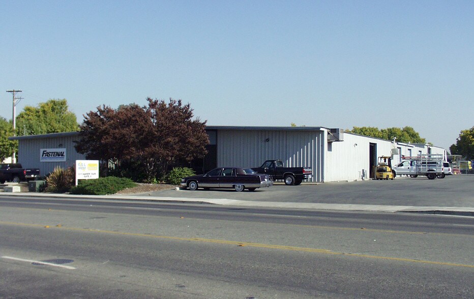 More Photos Of 501-511 Harbor Blvd, West Sacramento Warehouse For Lease