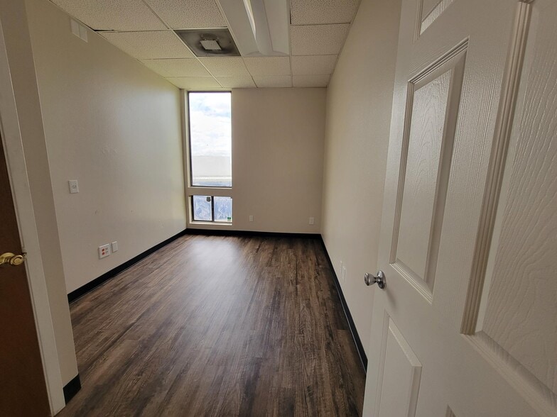 More Photos Of 1104 S Mays St, Round Rock Office For Lease