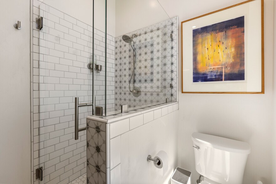 More Photos Of 302 N Main St, Lakeport Storefront For Sale