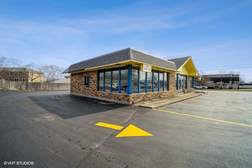 More Photos Of 1124 N Milwaukee Ave, Libertyville General Retail For Lease