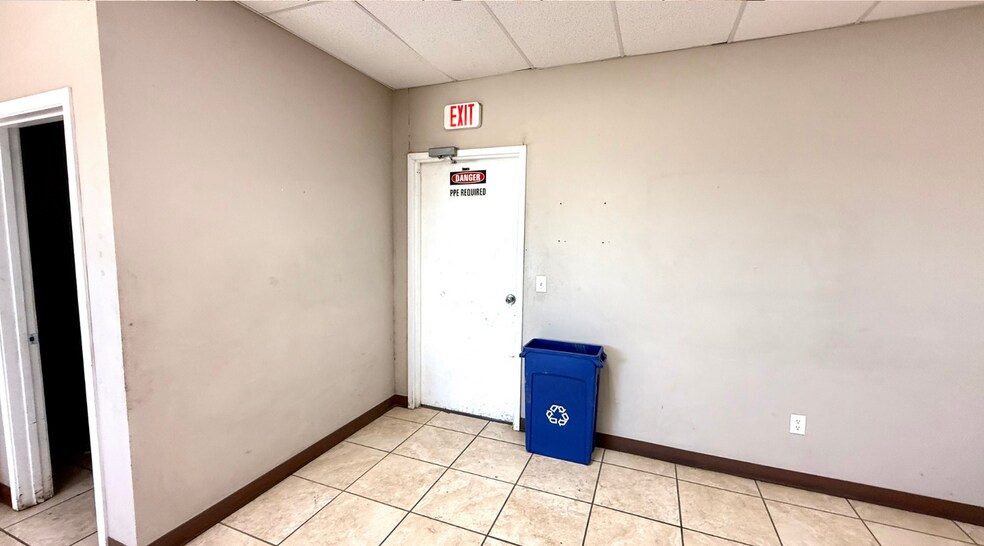 More Photos Of 12920 TX-191 Frontage, Midland Flex For Lease