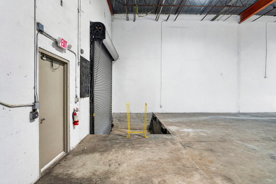 More Photos Of 3402 SW 26th Ter, Fort Lauderdale Warehouse For Lease