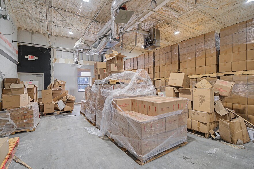 More Photos Of 688 Route 17K, Montgomery Warehouse For Lease