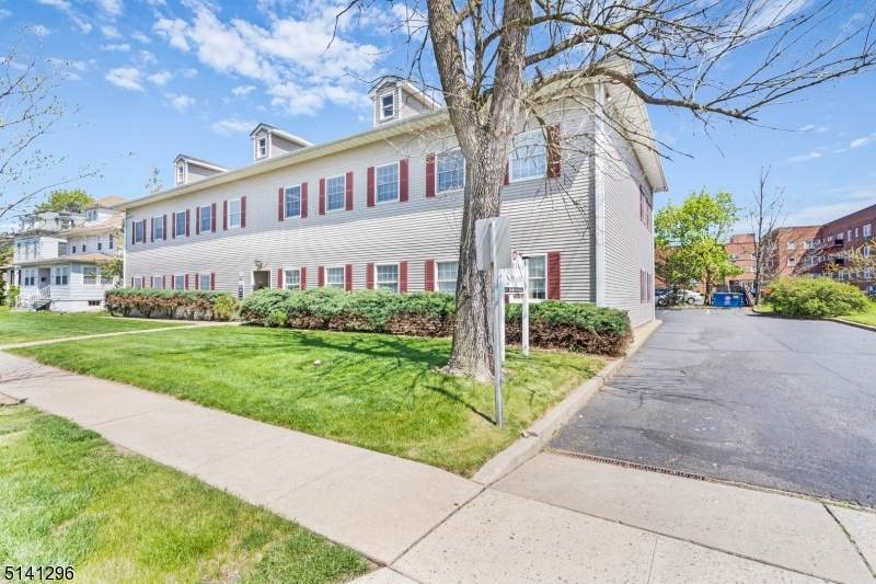Primary Photo Of 10 N Gaston Ave, Somerville Medical For Lease