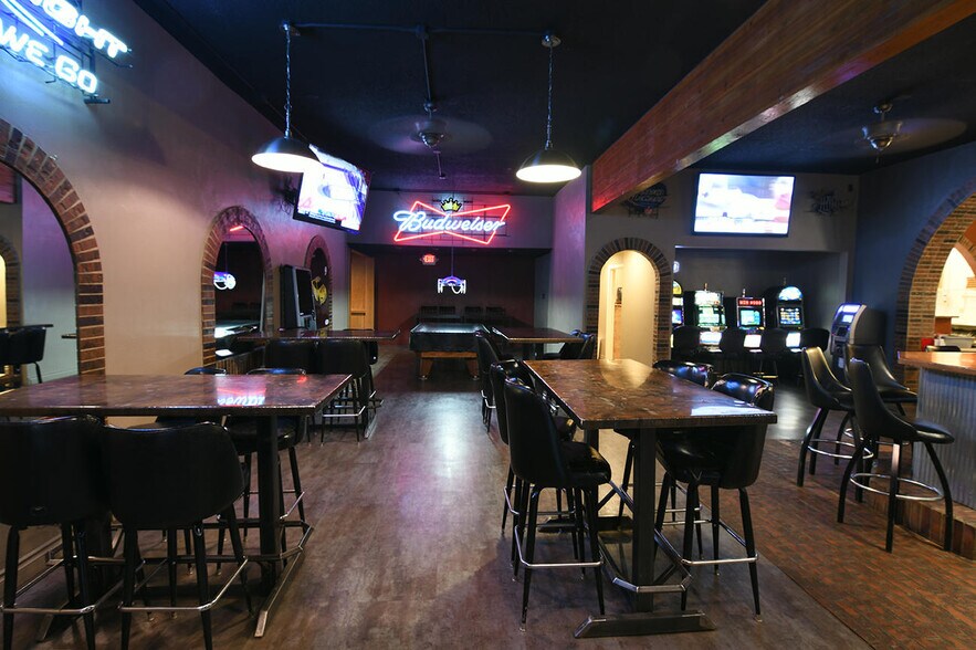 More Photos Of 239 Main St, Shelby Bar For Sale