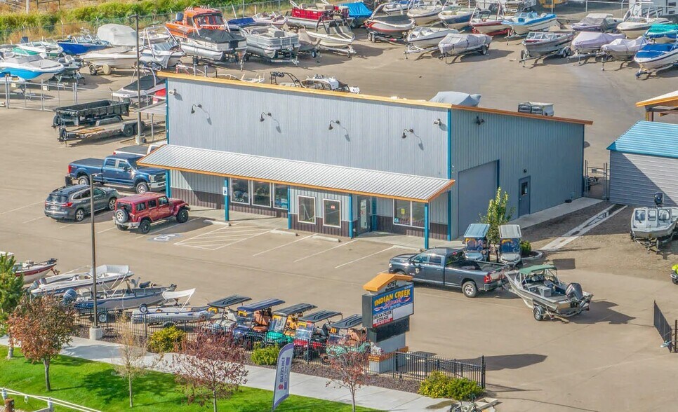 More Photos Of 8797 S Meridian Rd, Meridian Showroom For Sale