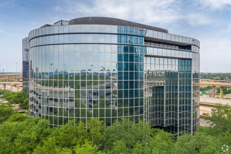 More Photos Of 8360 Lyndon B Johnson Fwy, Dallas Office For Sale