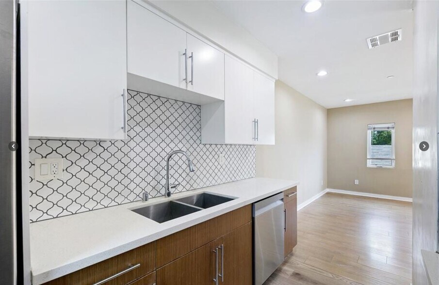 More Photos Of 961 N St Andrews Pl, Los Angeles Apartments For Sale