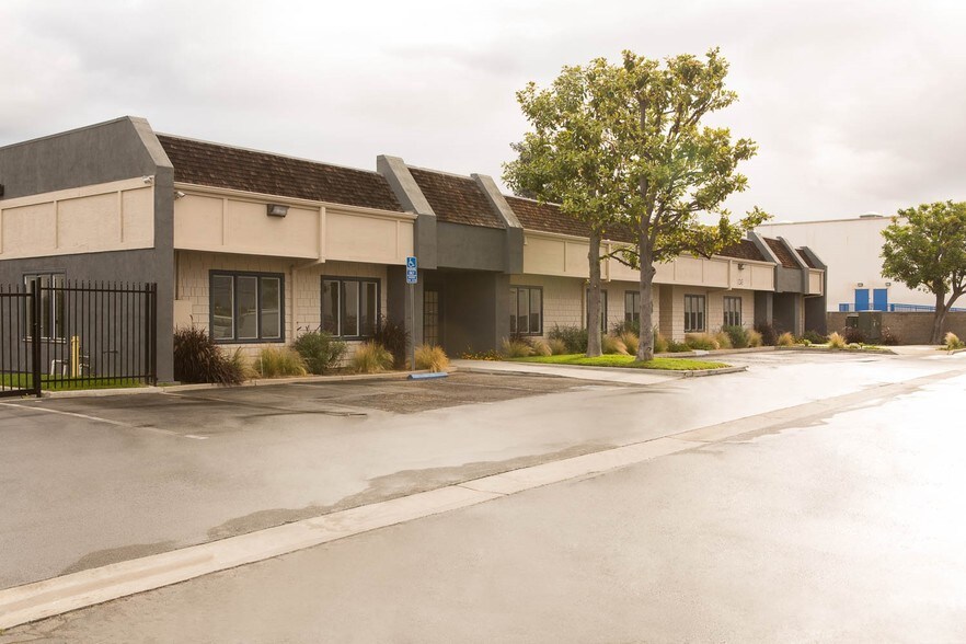 More Photos Of 1231-1241 E Warner Ave, Santa Ana Distribution For Lease