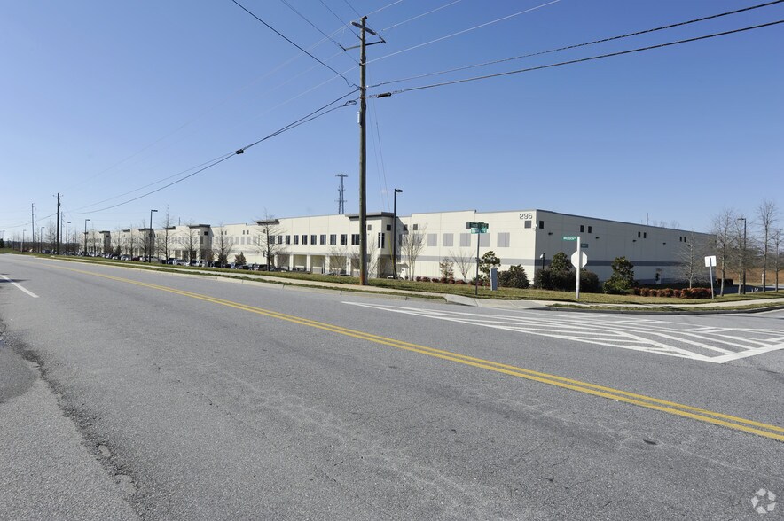 More Photos Of 296 Brogdon Rd, Suwanee Warehouse For Lease
