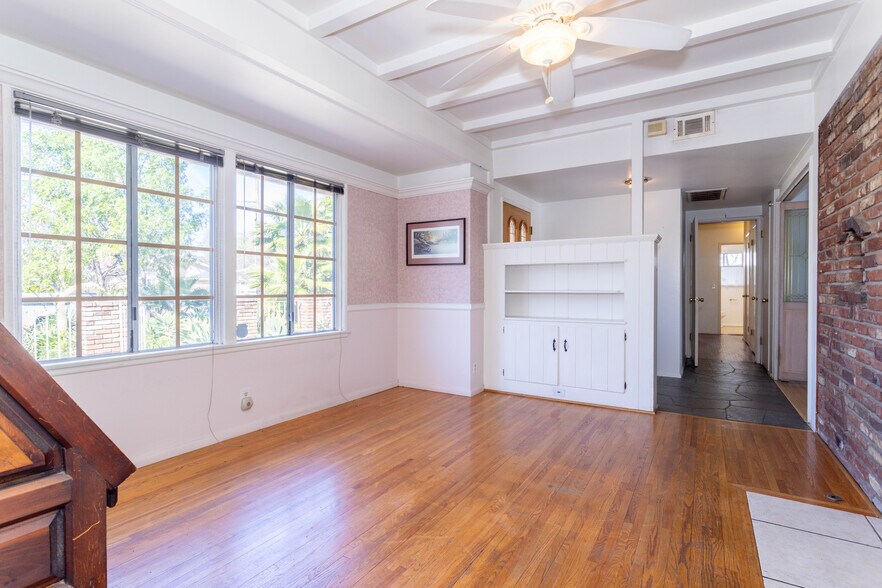 More Photos Of 9826 Columbus Ave, North Hills Multifamily For Sale