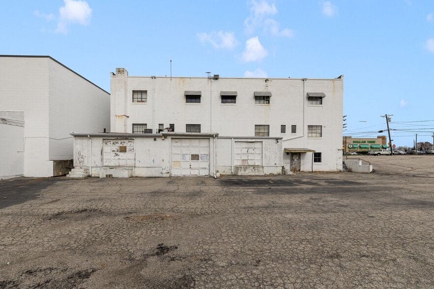 More Photos Of 585 Warren Ave, East Providence Storefront Retail Office For Sale