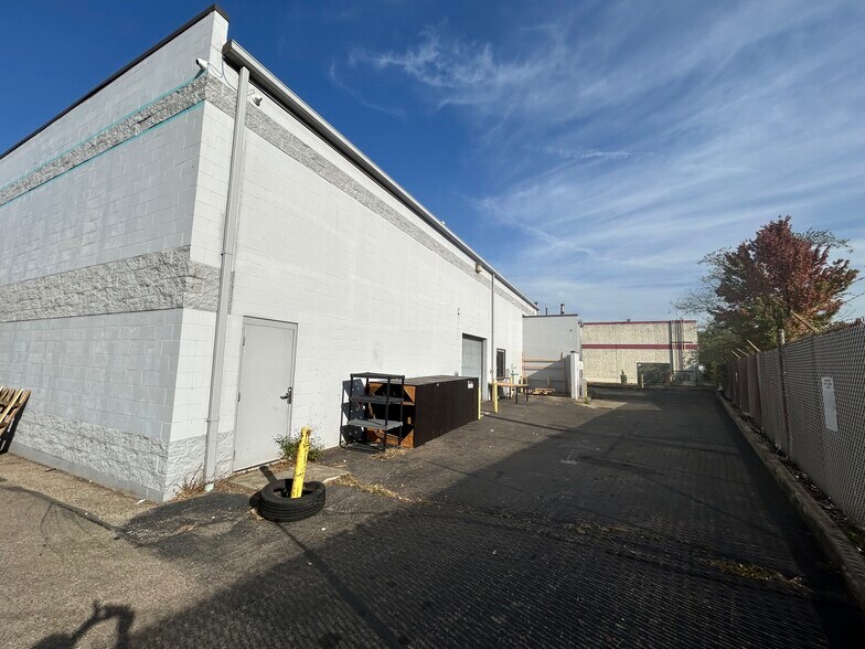 More Photos Of 4170 Hamilton Cleves Rd, Cleves Freestanding For Sale