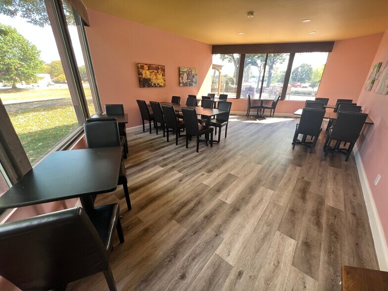 More Photos Of 10804 Wilkshire Blvd, Bolivar Office For Sale